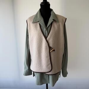 Bailey 44 Sherpa Fleece Vest Cream Toggle Closure Cozy Minimalist Layering Sz. L